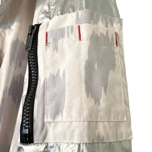 L.A.M.B. x Burton Misfit Bomber Snowboarding Jacket Silver White Snow Leopard - Picture 9 of 16